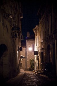 courtesy http://runawaygeek.deviantart.com/art/French-Street-By-night-194655307