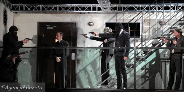 I think this is a Hungarian production of the play!